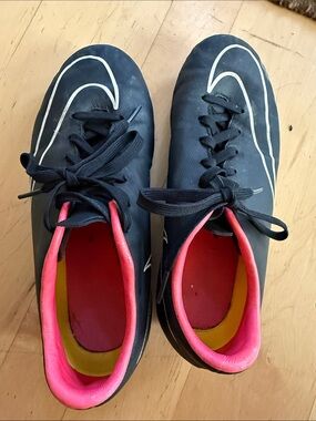 Nike Black Soccer Cleats with Pink Lining and Yellow Sockliner